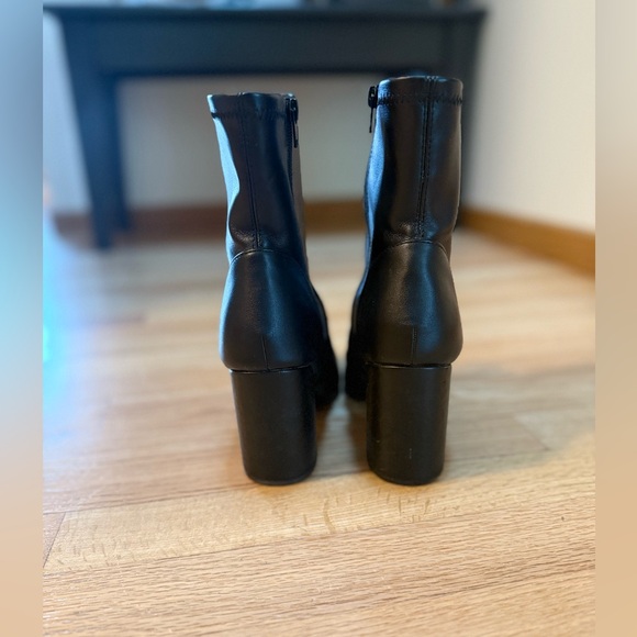 Elegant Black Leather Heeled Boots - Picture 3 of 6